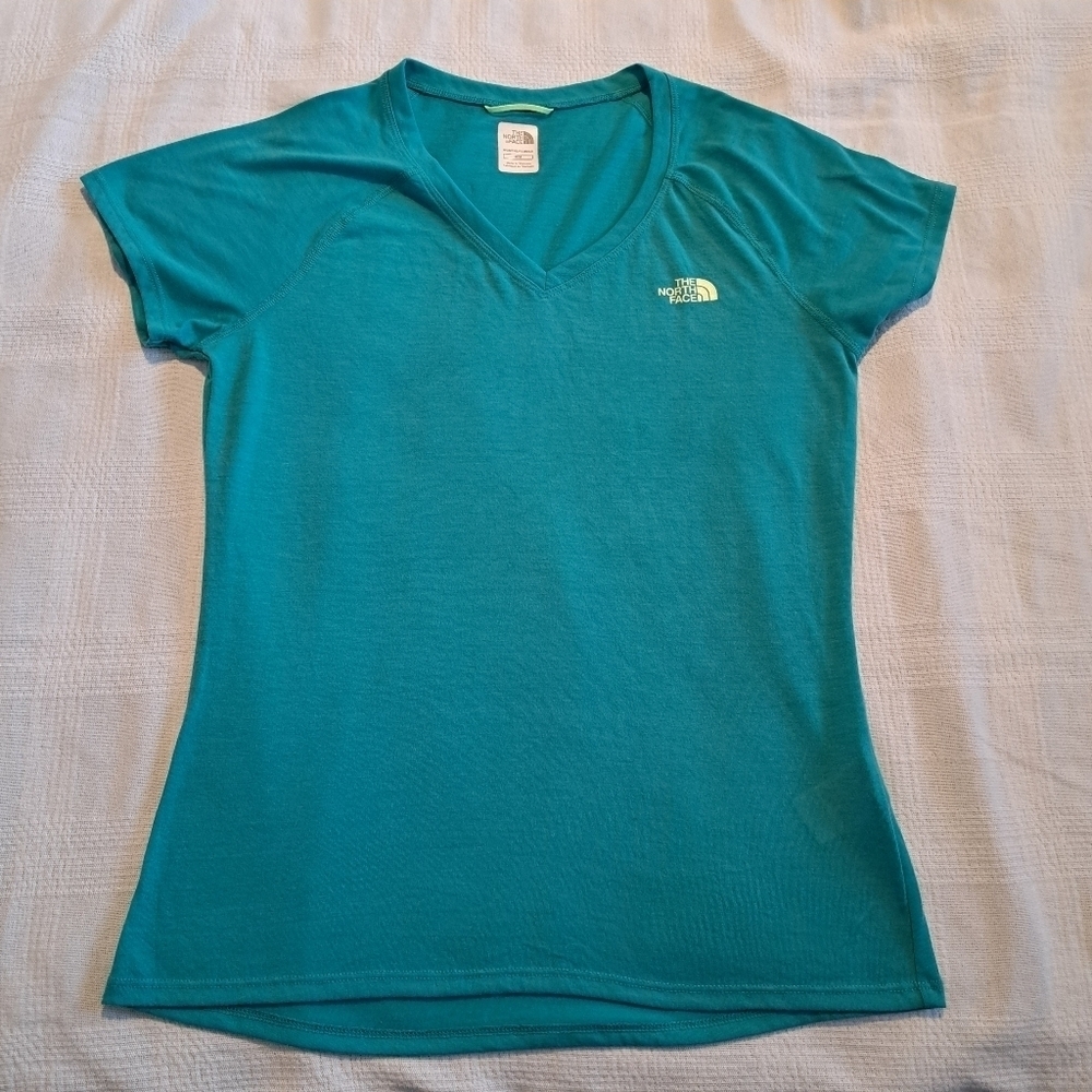 North Face woman's size Medium greenish blue short sleeve shirt, GUC